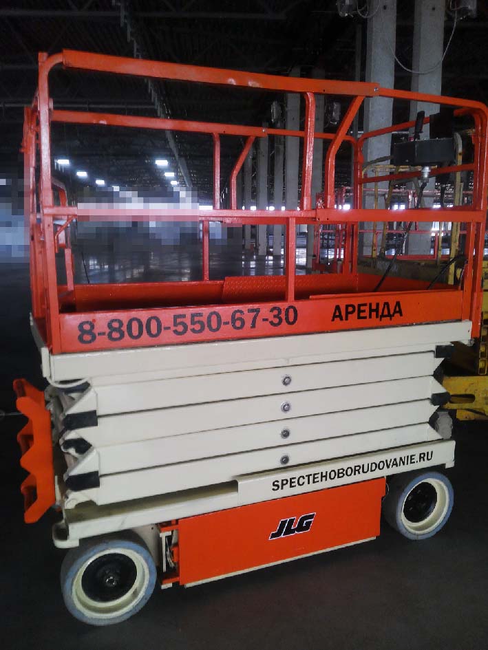 JLG 3246E2 ножничный подъёмник пиканиска в работе