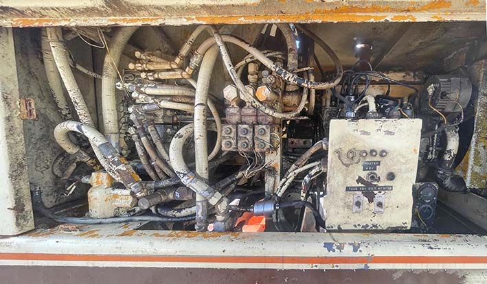 JLG 60FR отсек с гидравликой